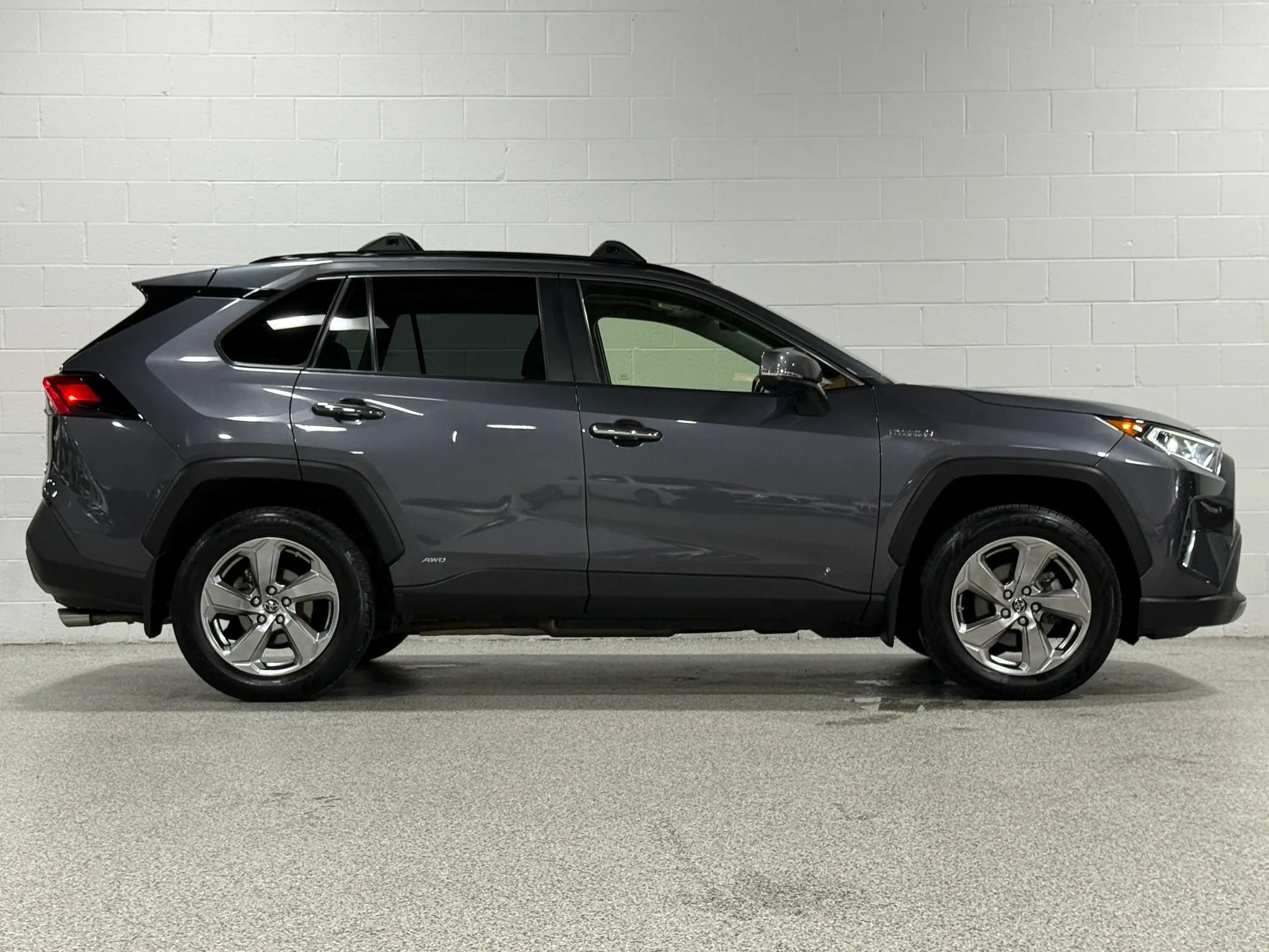 Used 2019 Toyota RAV4 Limited AWD/4WD image 5