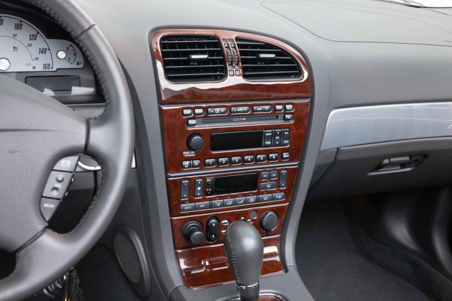 Used 2002 Ford Thunderbird Deluxe image 22
