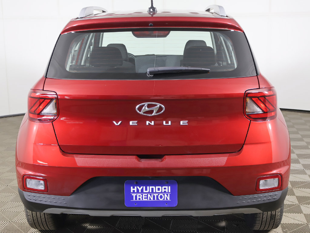 Certified 2024 Hyundai Venue SEL FWD image 11