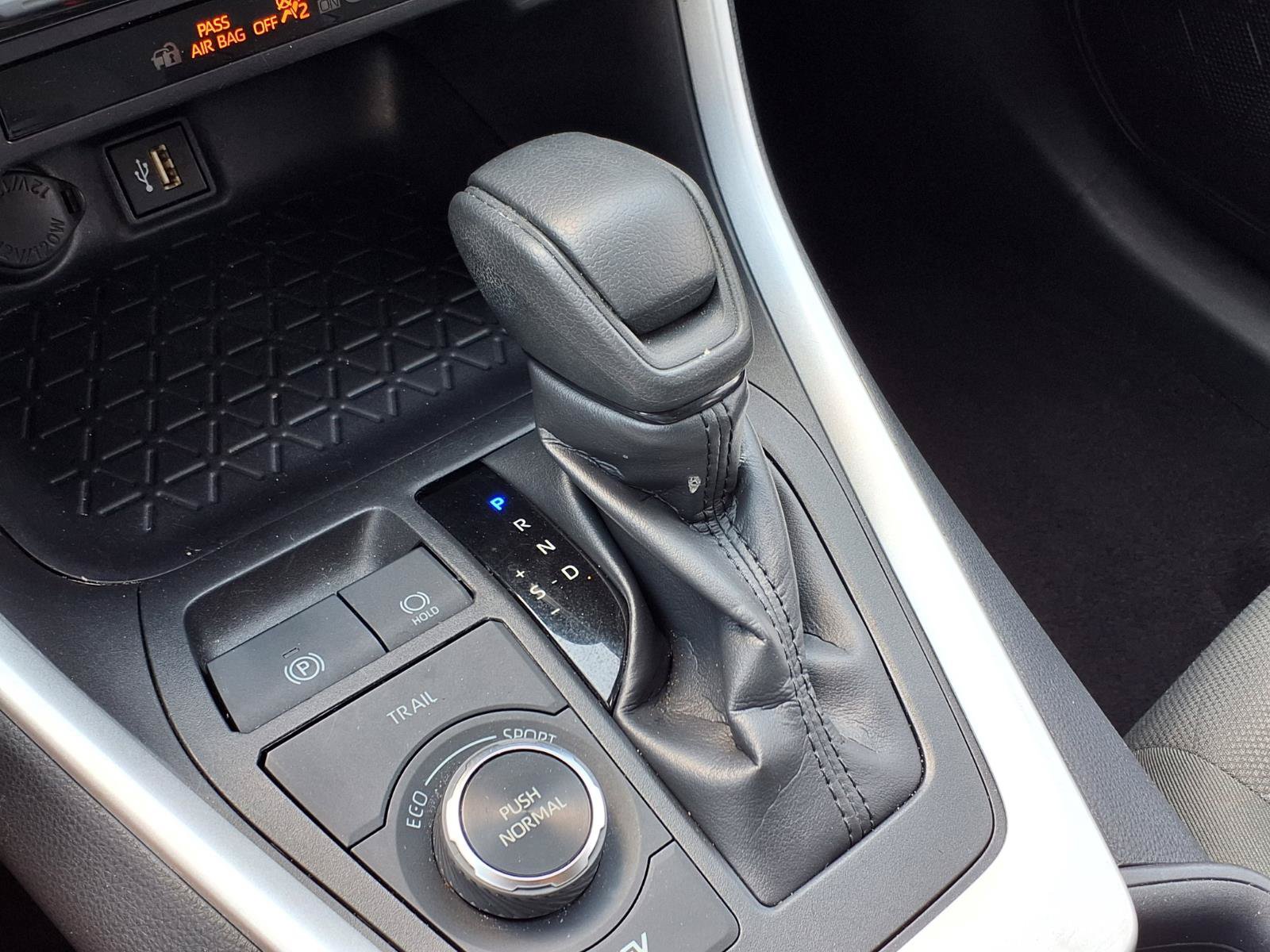 Used 2025 Toyota RAV4 XLE AWD/4WD image 17