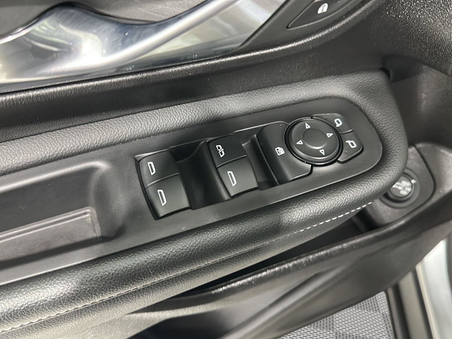 Used 2024 GMC Terrain SLT image 21