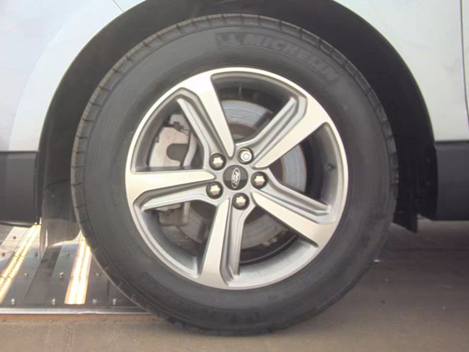 Used 2024 Ford Edge SEL w/ Convenience Package image 9
