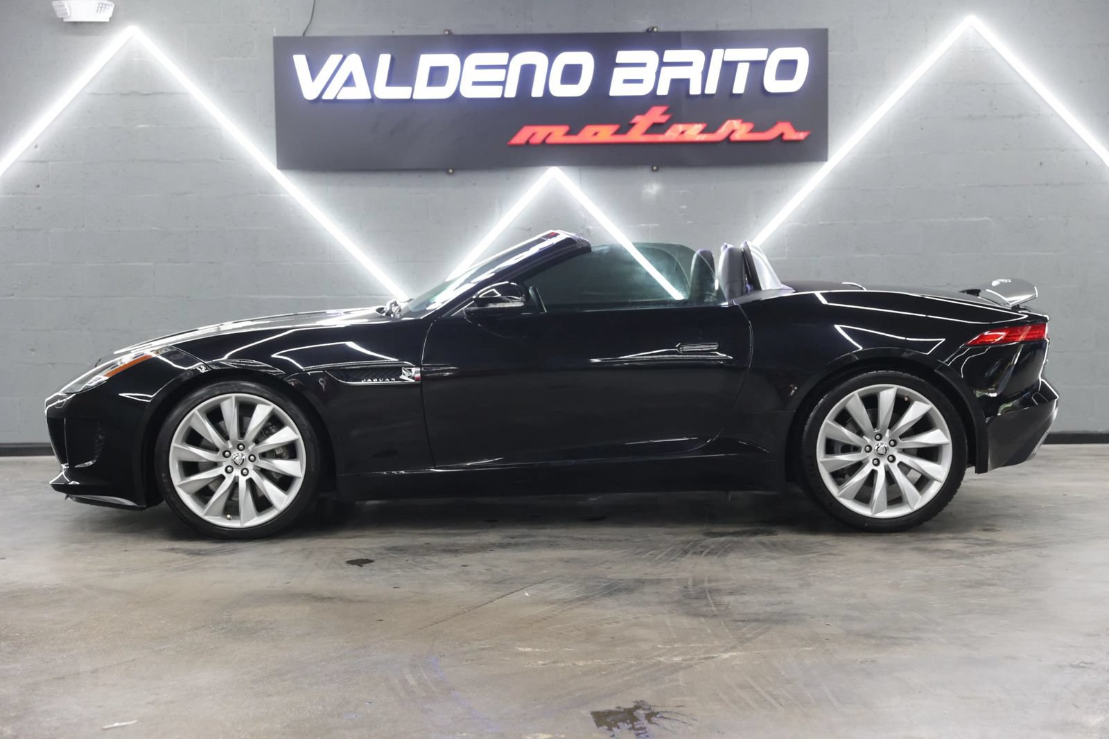 Used 2014 Jaguar F-TYPE Convertible RWD image 12