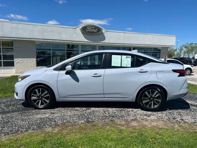 Used 2024 Nissan Versa SV FWD image 5