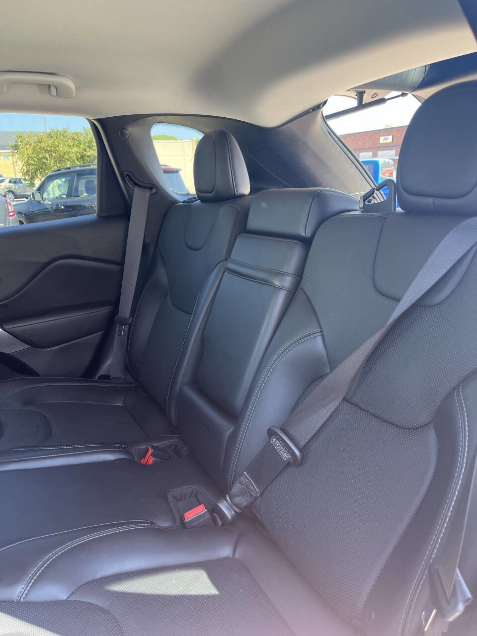 Used 2019 Jeep Cherokee Limited w/ Technology Group image 22