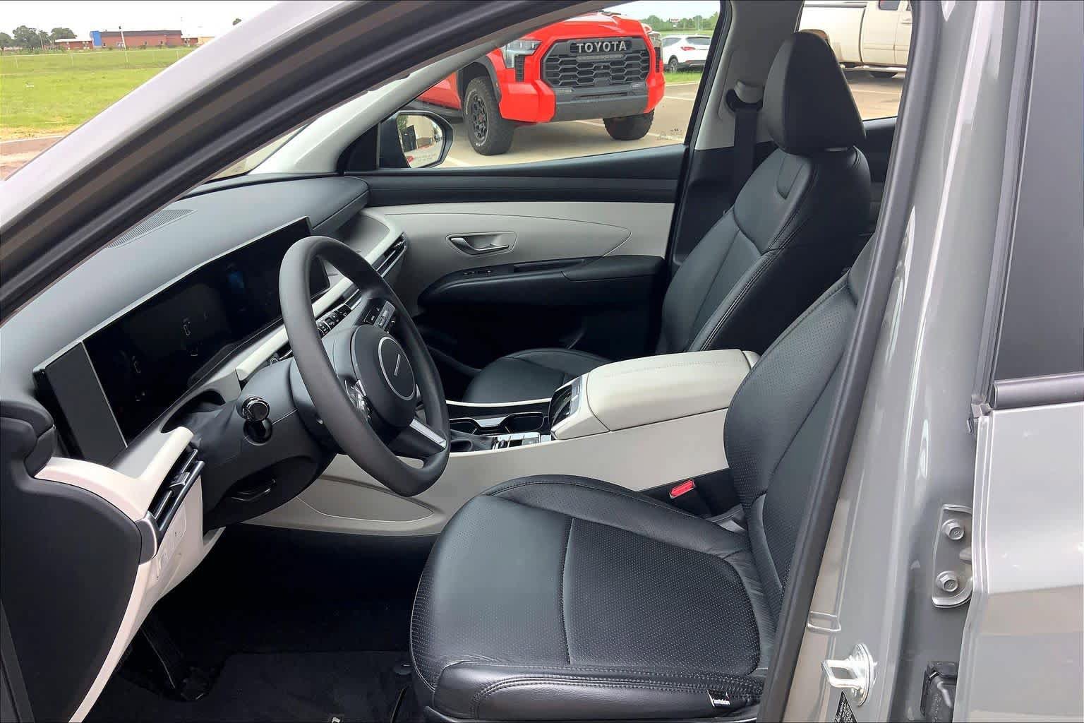 Used 2025 Hyundai Tucson SE FWD image 8
