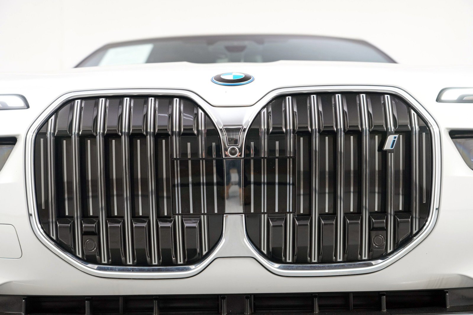 Used 2023 BMW i7 xDrive60 AWD/4WD image 63