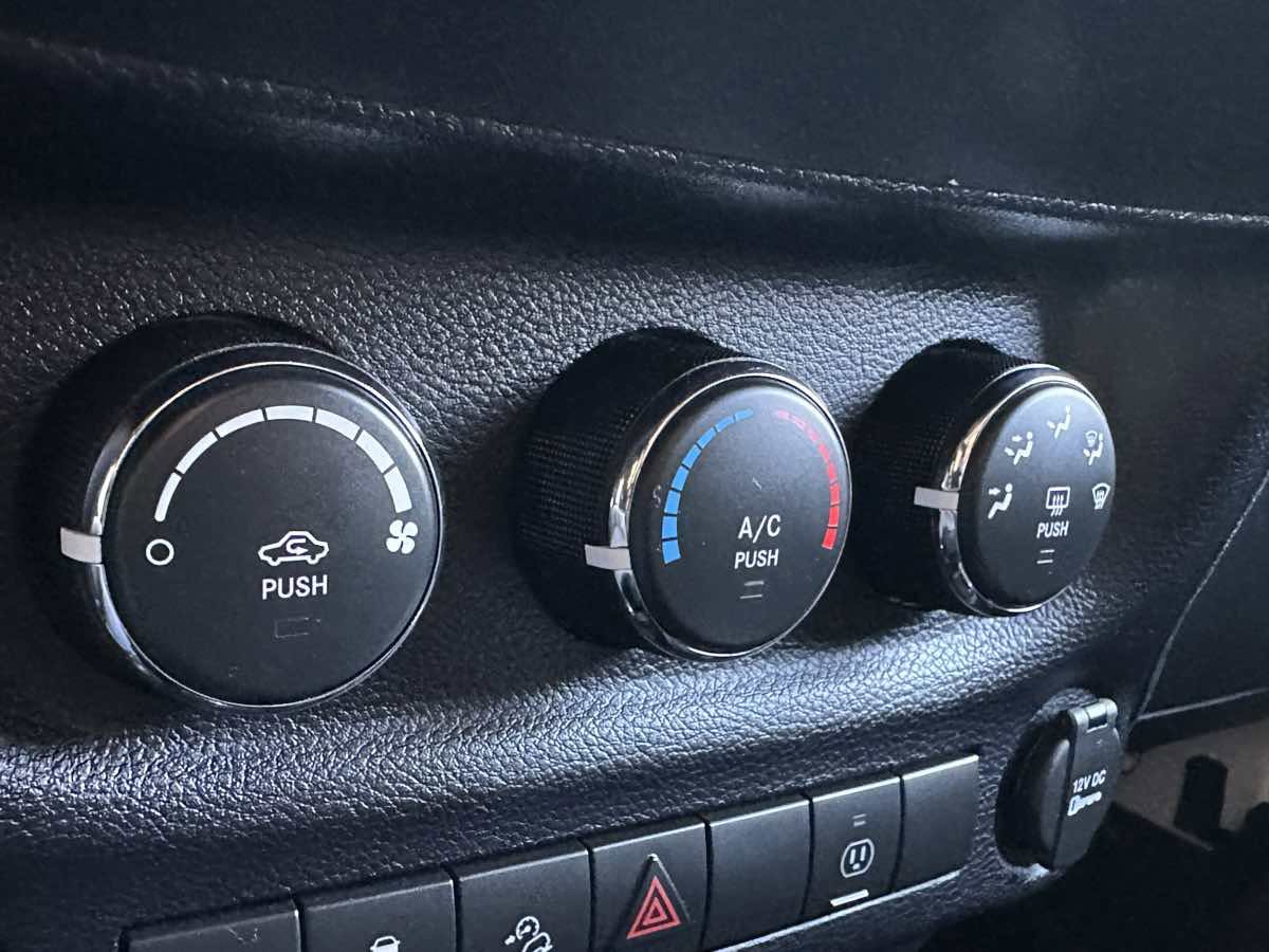 Used 2016 Jeep Wrangler Unlimited Sahara w/ Connectivity Group image 54