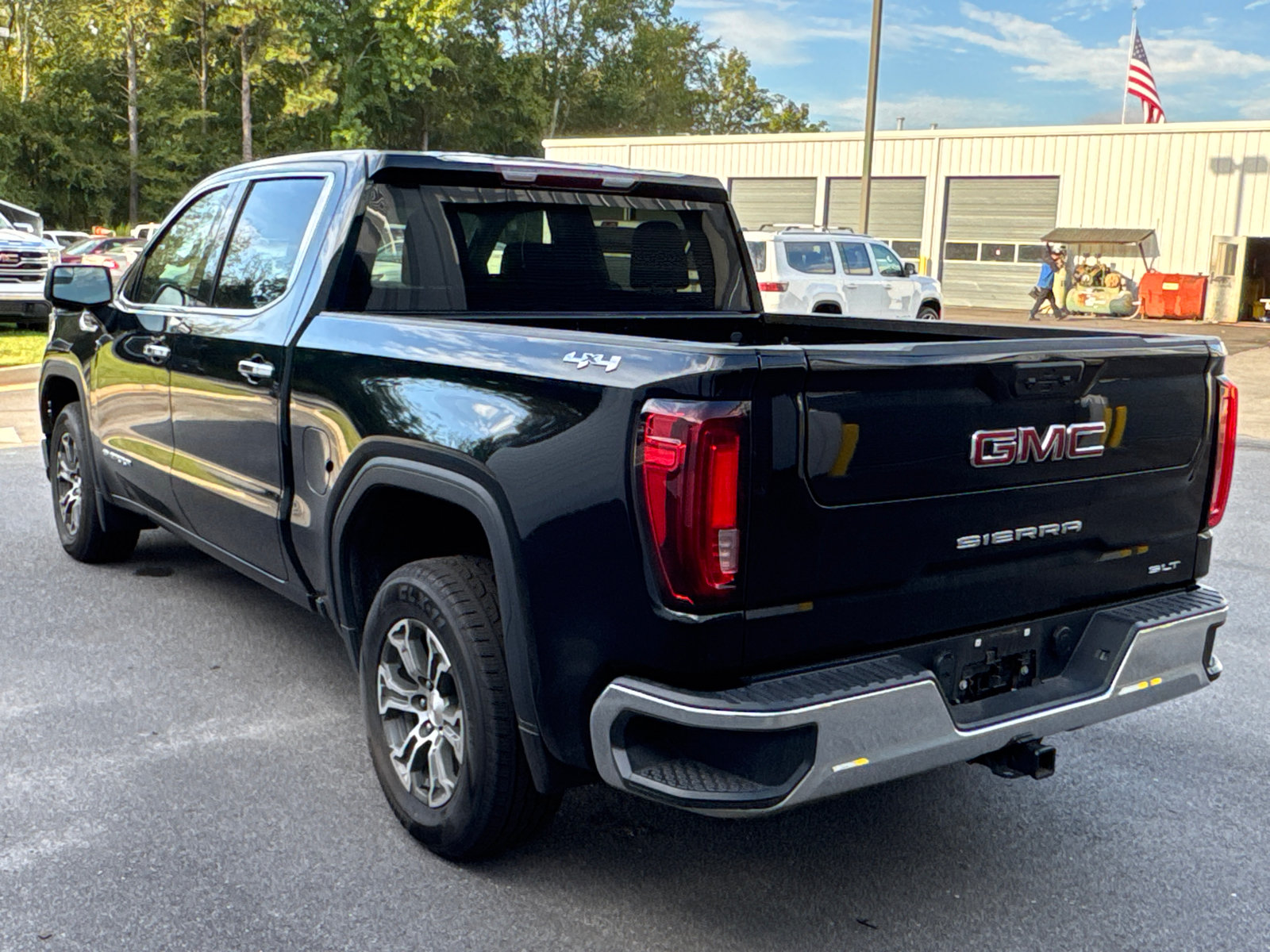 Used 2025 GMC Sierra 1500 SLT AWD/4WD image 7