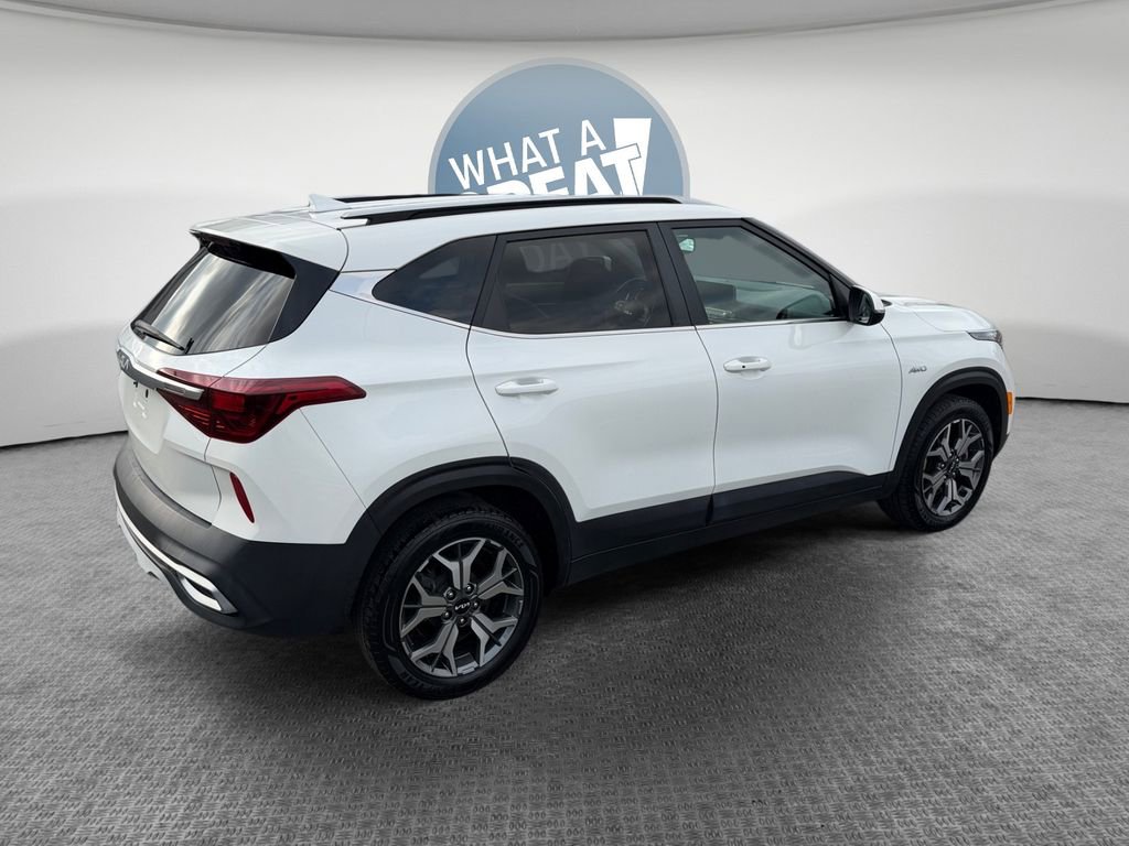 Used 2022 Kia Seltos EX image 3