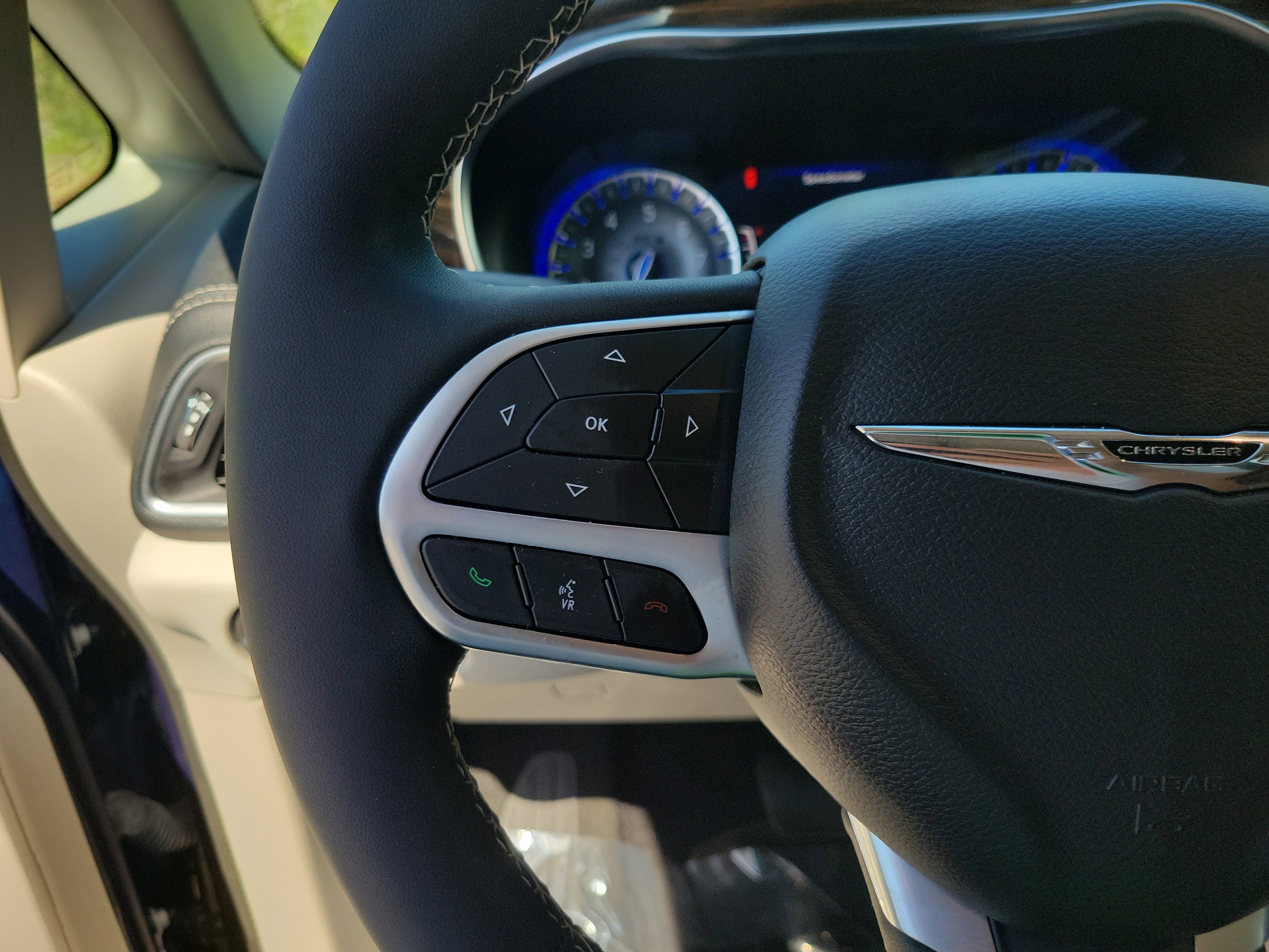 Used 2022 Chrysler Pacifica Limited image 28