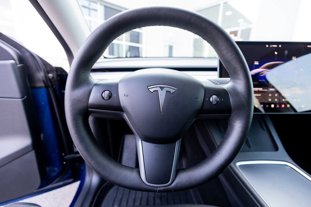 Used 2022 Tesla Model Y Long Range AWD/4WD image 25