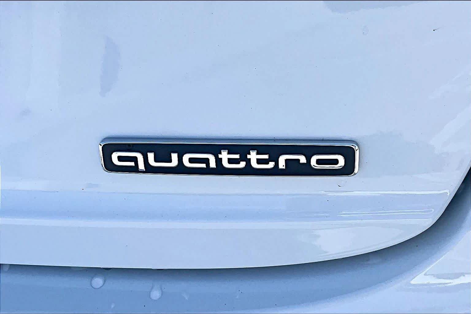 Used 2019 Audi Q8 Prestige w/ Towing Package AWD/4WD image 10