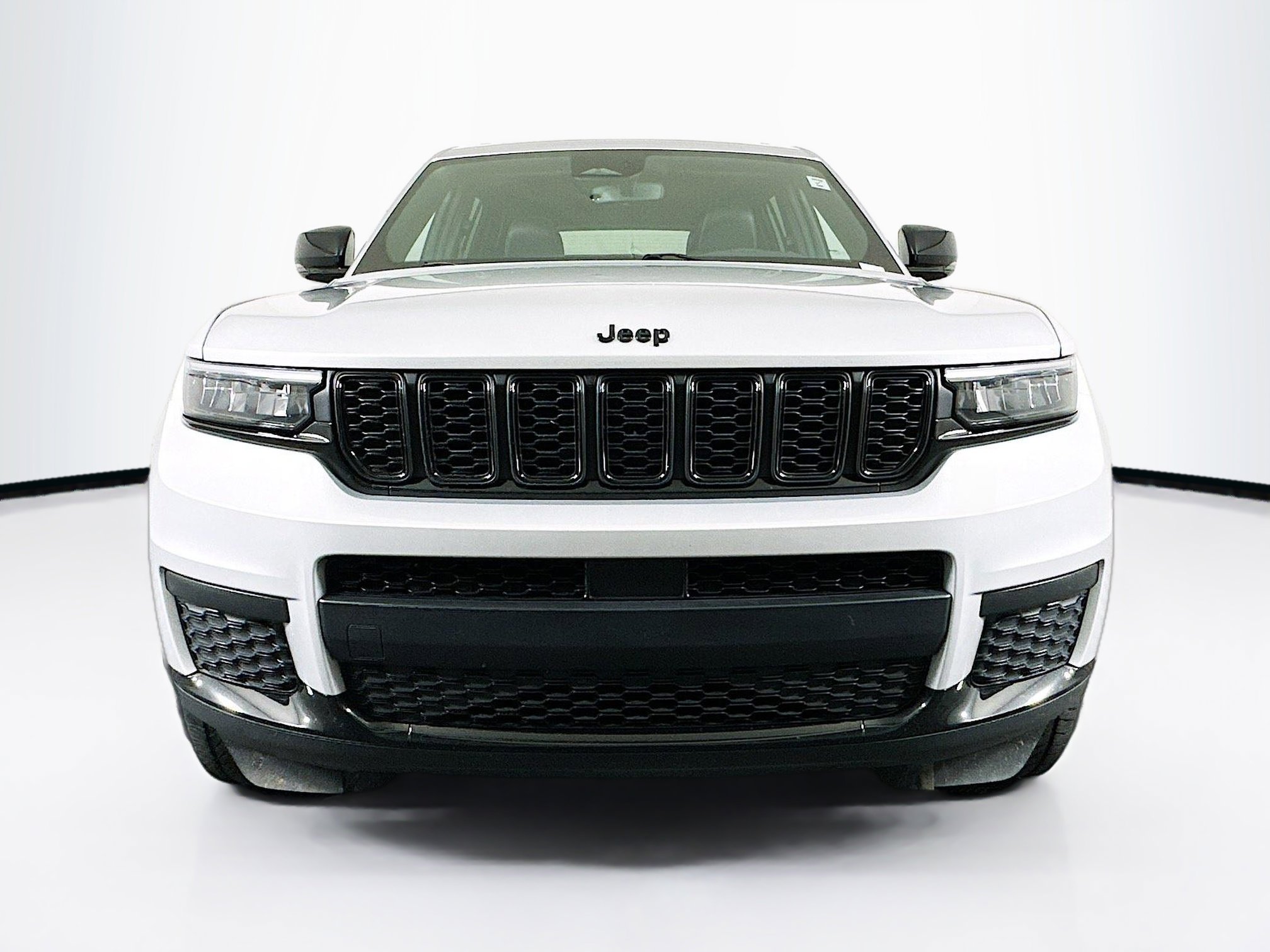 Used 2024 Jeep Grand Cherokee L Laredo image 2