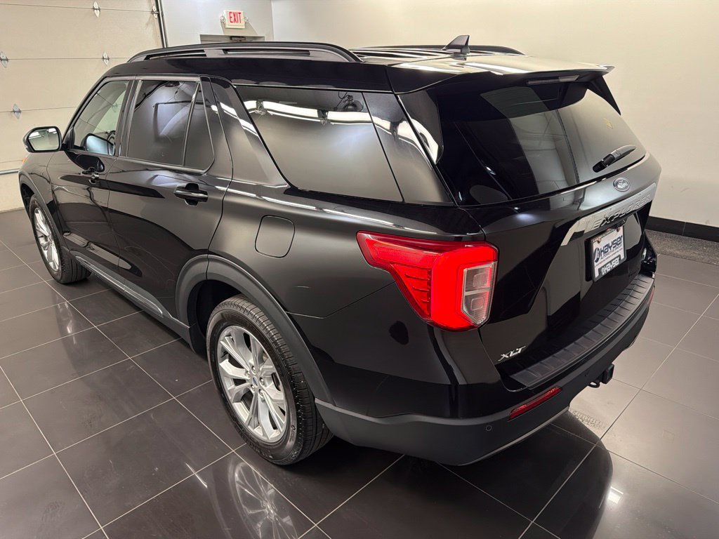 Used 2024 Ford Explorer XLT w/ Equipment Group 202A AWD/4WD image 4