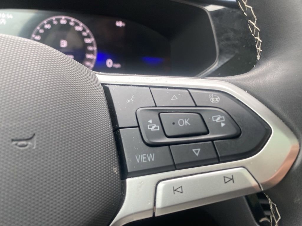 Used 2024 Volkswagen Taos SE image 17