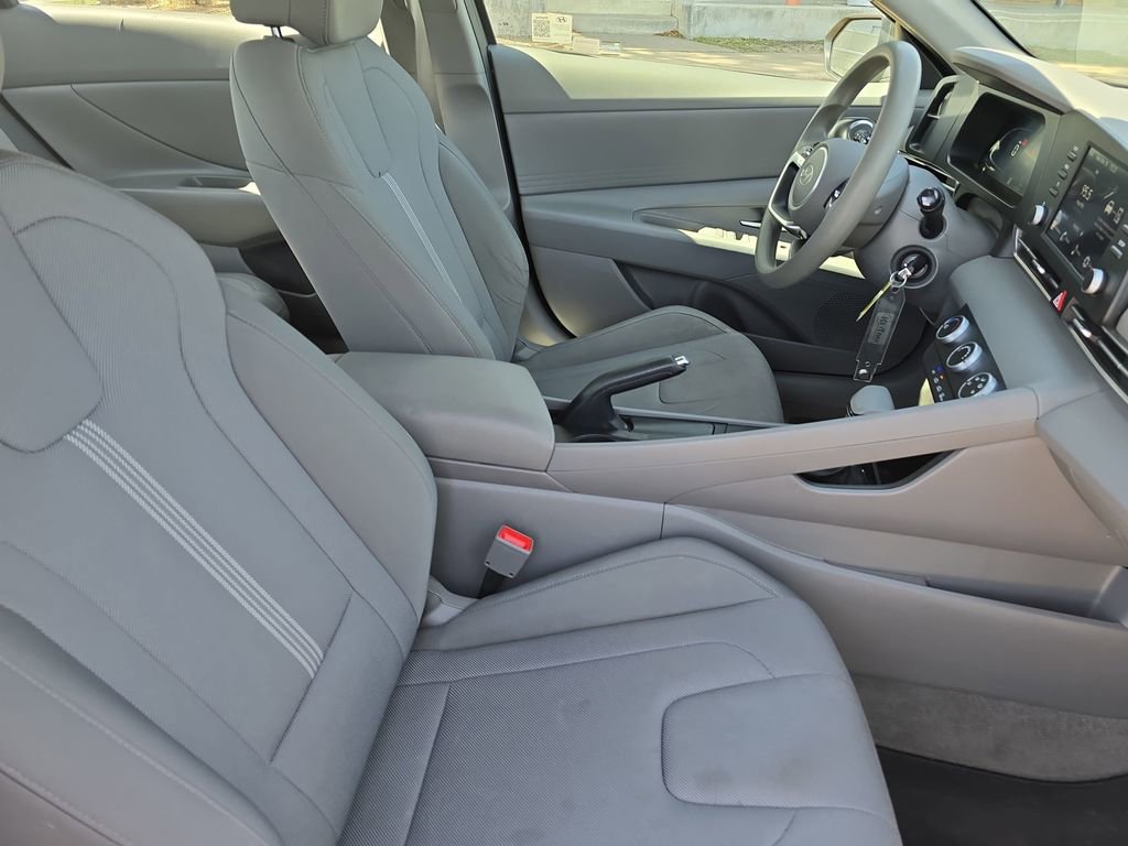 Certified 2024 Hyundai Elantra SE image 10
