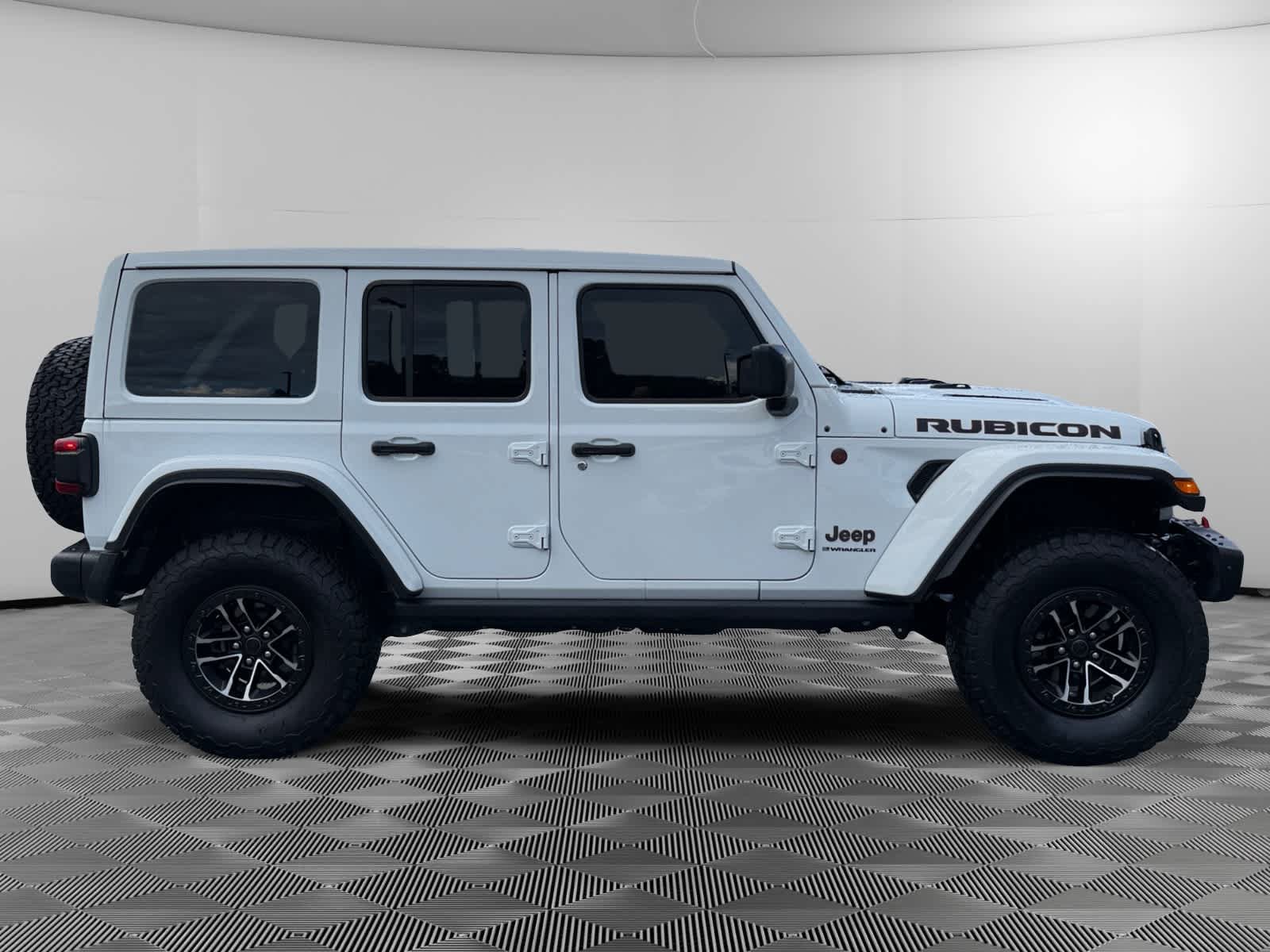Used 2024 Jeep Wrangler Unlimited Rubicon AWD/4WD image 4