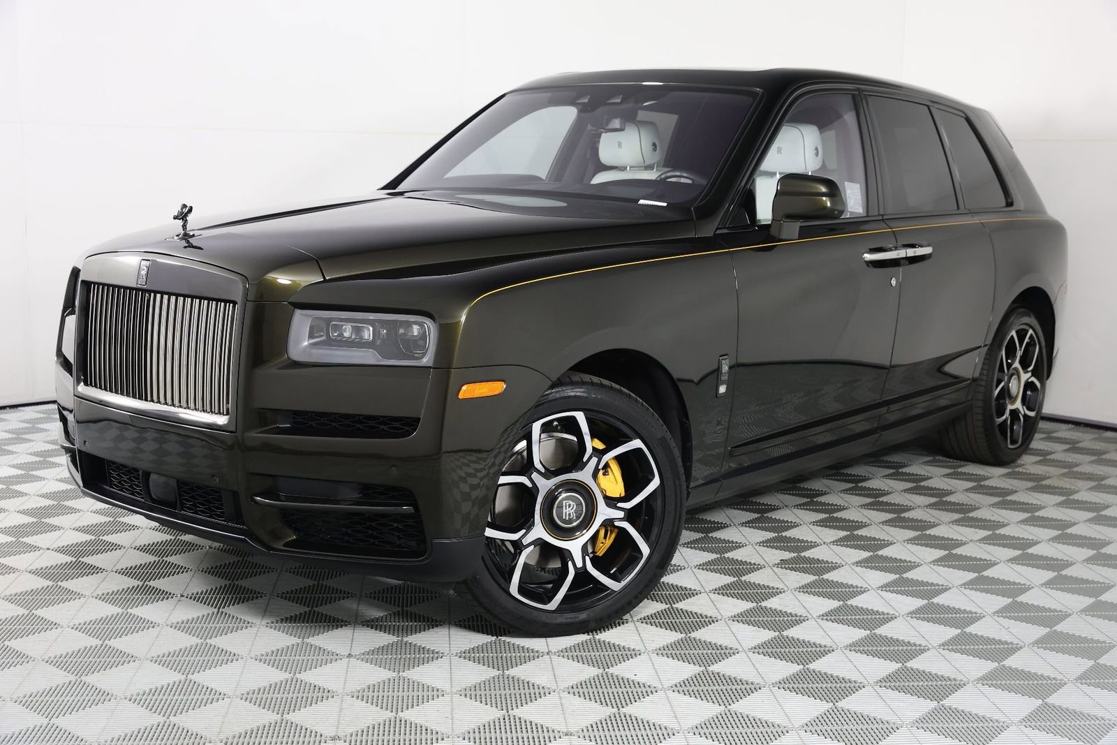 Certified 2023 Rolls-Royce Cullinan Black Badge w/ Driver's Package image 38