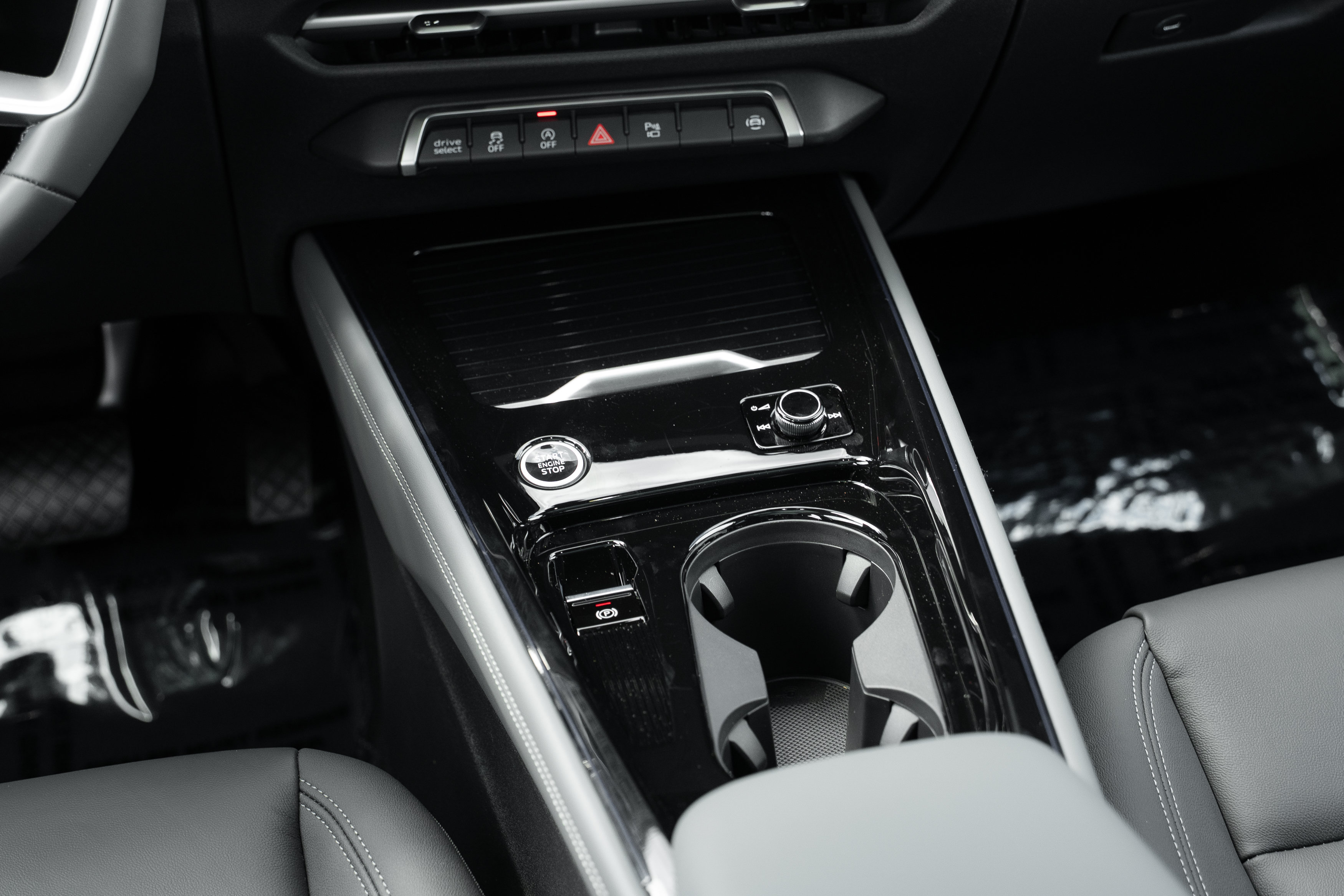 New 2026 Audi Q3 quattro 2.0T AWD/4WD image 13
