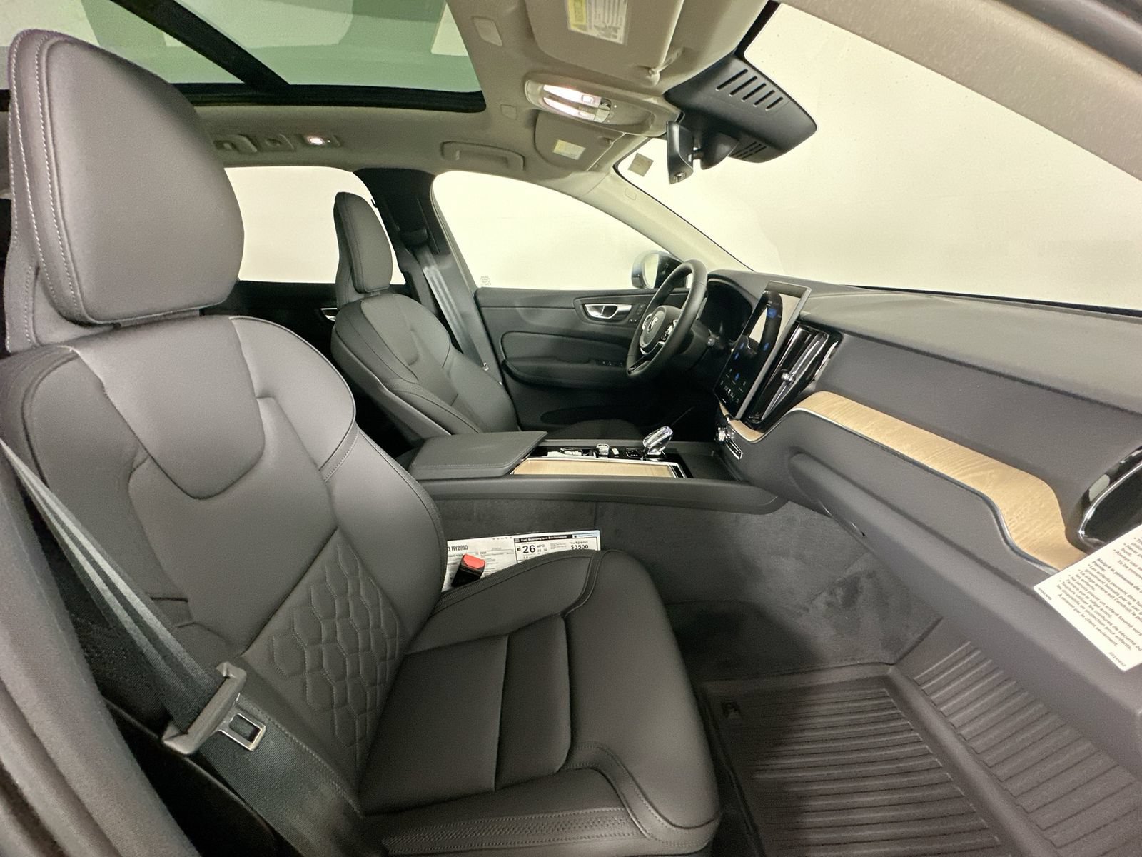 New 2026 Volvo XC60 B5 Plus w/ Protection Package Premier AWD/4WD image 43