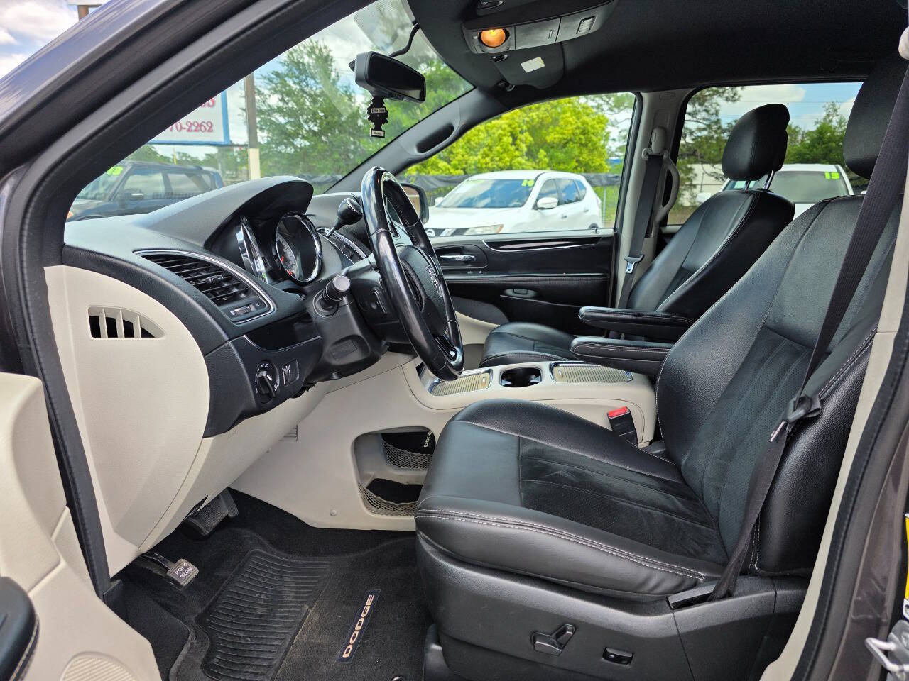 Used 2017 Dodge Grand Caravan SXT FWD image 8