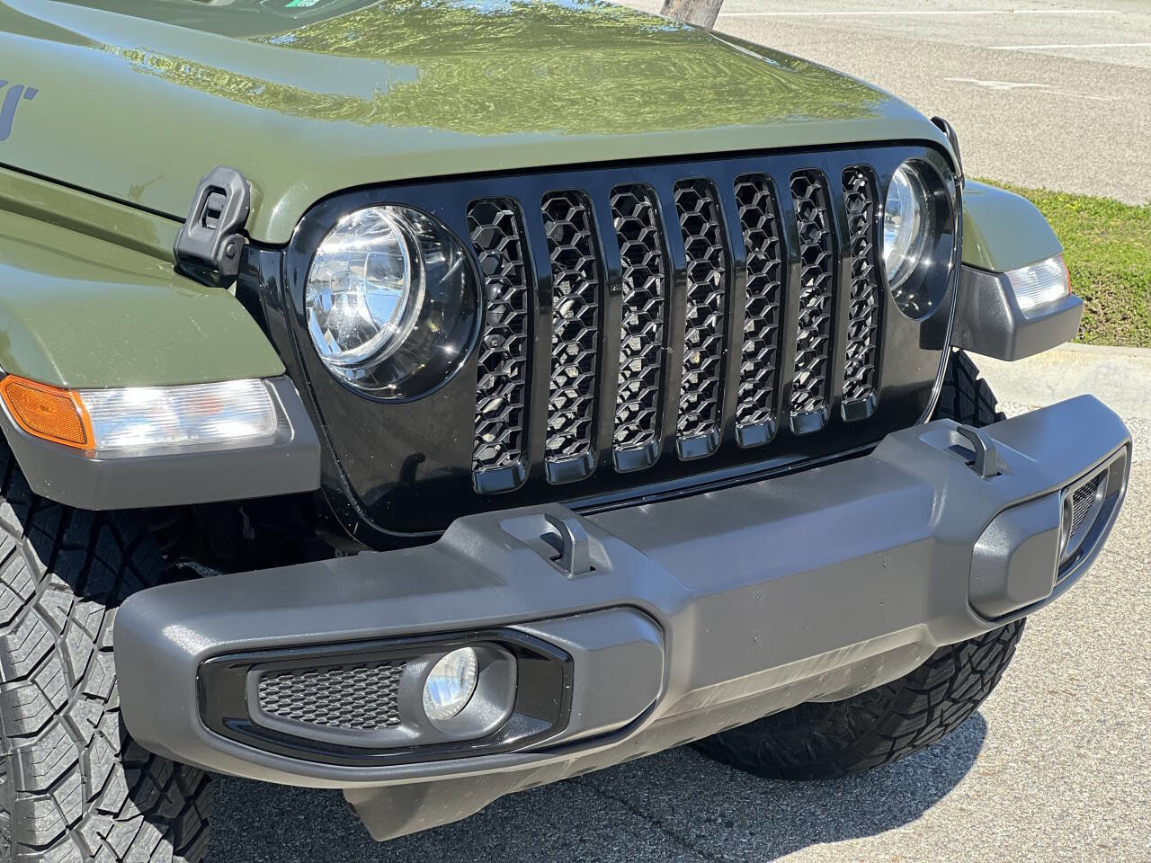 Used 2021 Jeep Gladiator Sport image 15
