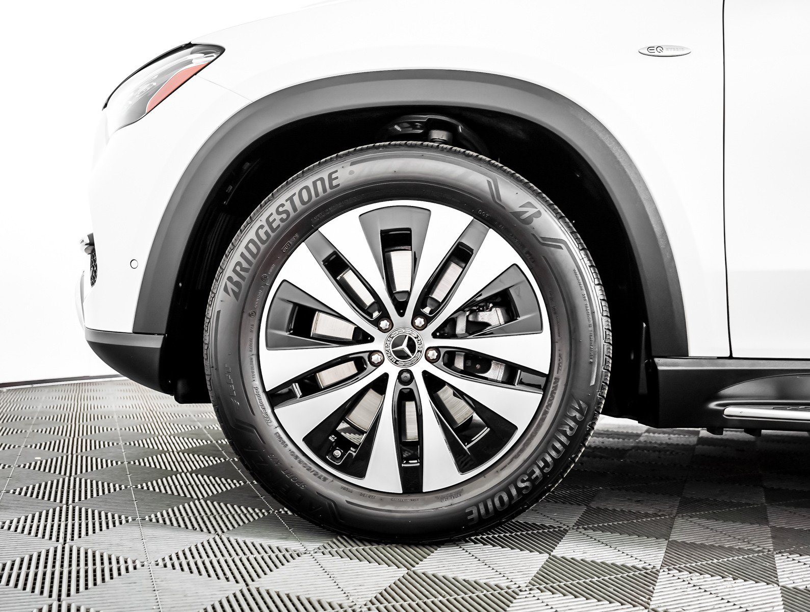 Certified 2025 Mercedes-Benz GLE 450e 4MATIC image 4