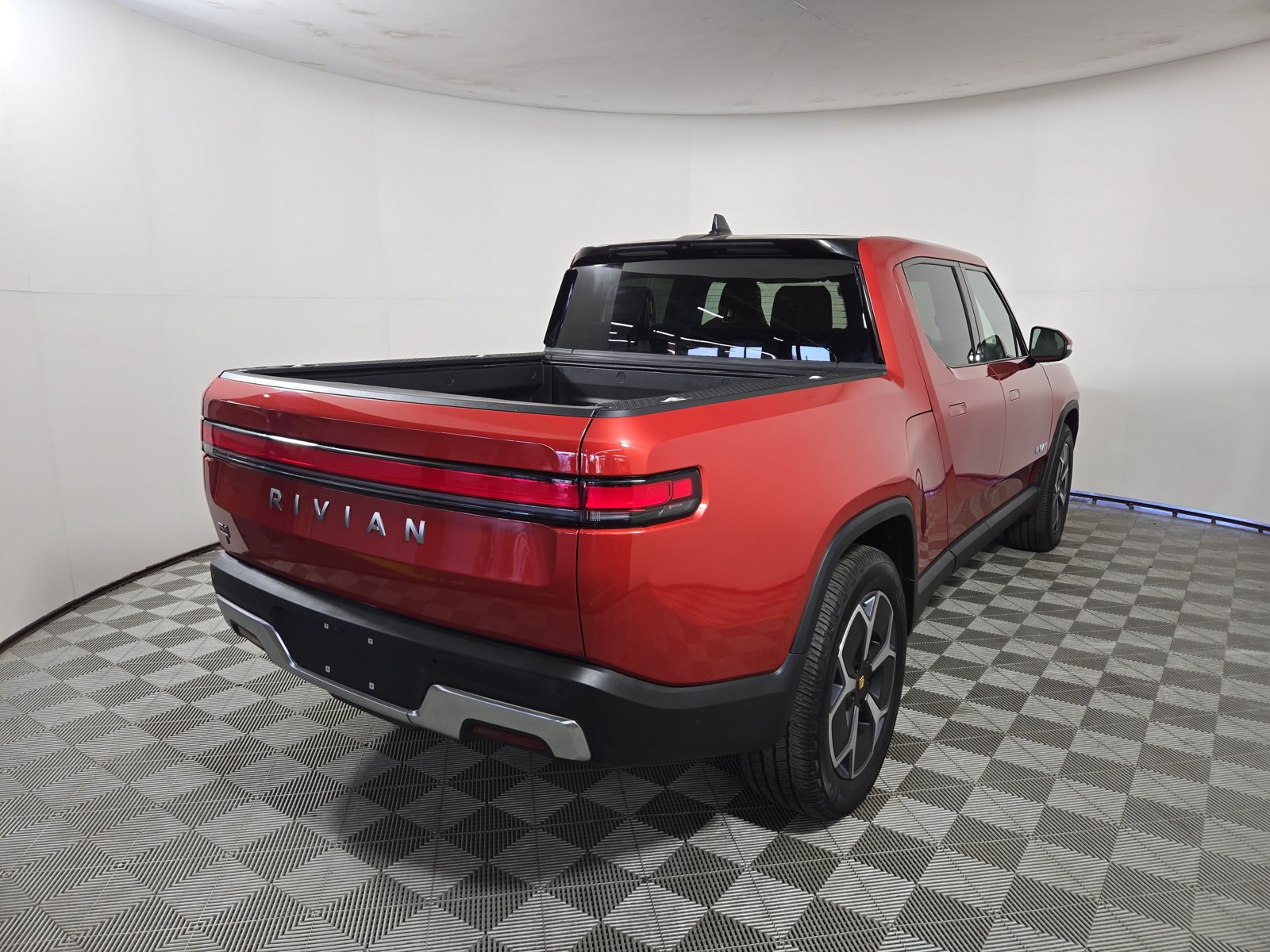 Used 2023 Rivian R1T Adventure Dual AWD/4WD image 5