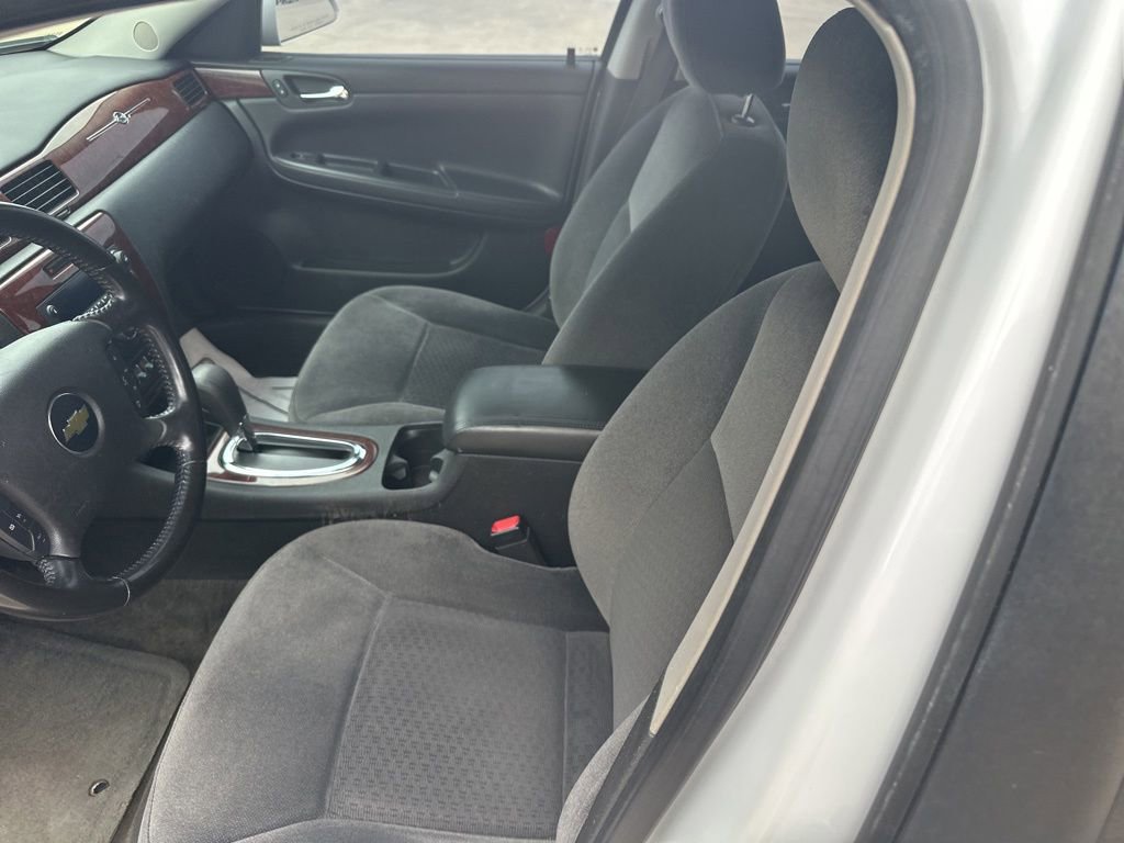 Used 2011 Chevrolet Impala LT FWD image 2