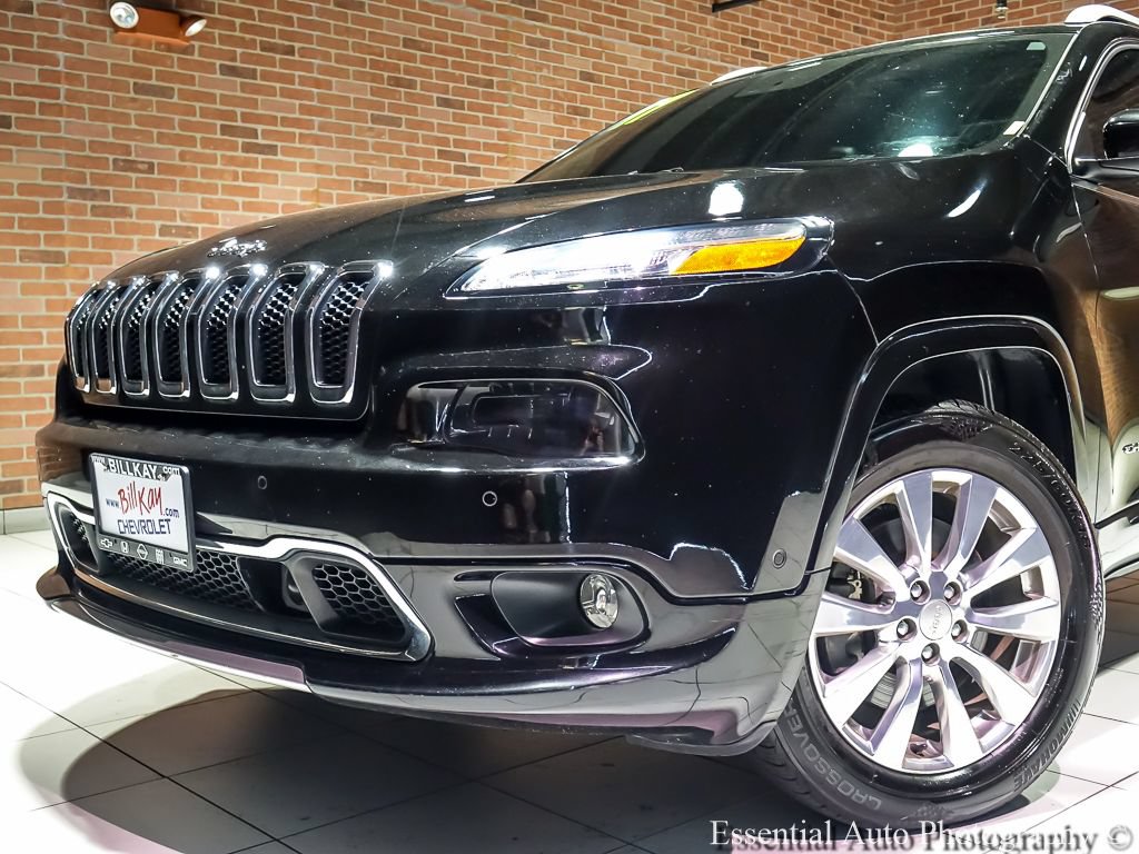 Used 2017 Jeep Cherokee Overland w/ Technology Group AWD/4WD image 3
