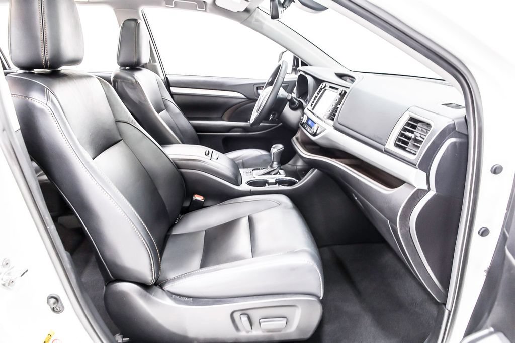 Used 2019 Toyota Highlander XLE AWD/4WD image 31