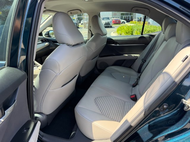Used 2019 Toyota Camry SE FWD image 14