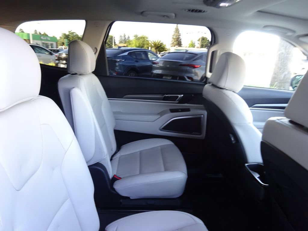 Used 2022 Kia Telluride S FWD image 23