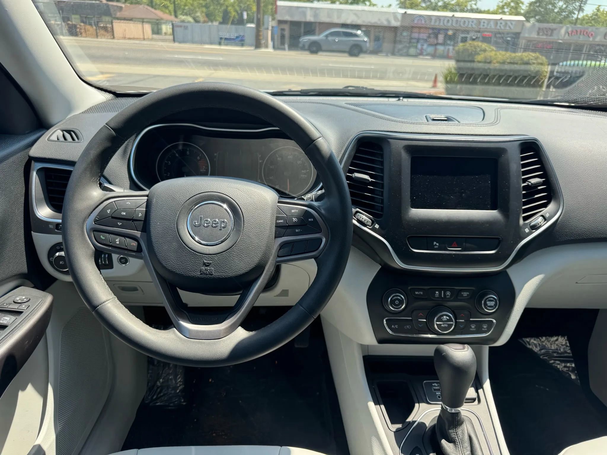 Used 2020 Jeep Cherokee Latitude Plus w/ Comfort/Convenience Group image 20