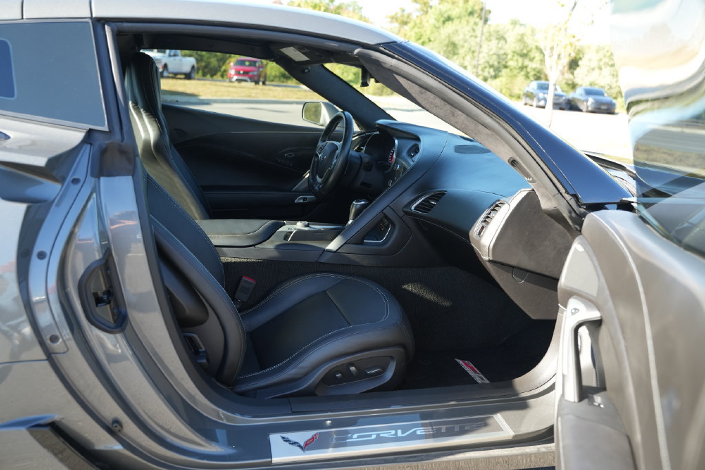 Used 2016 Chevrolet Corvette Z06 w/ 3LZ Preferred Equipment Group RWD image 19