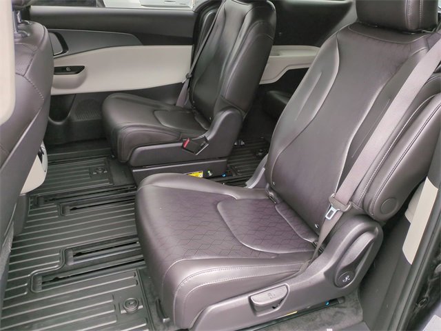 Used 2024 Kia Carnival LX image 24