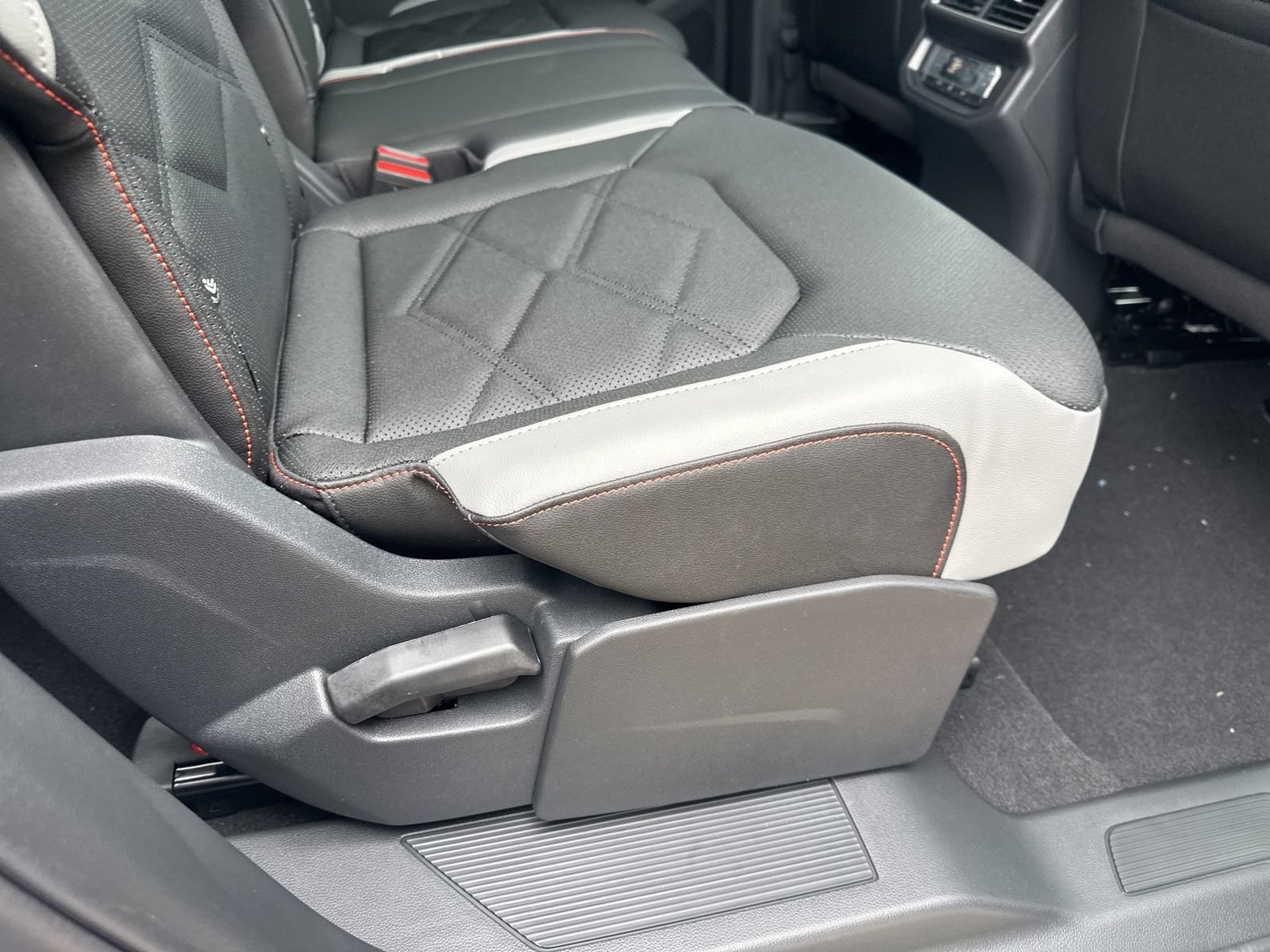 New 2026 Volkswagen Atlas Peak Edition AWD/4WD image 39