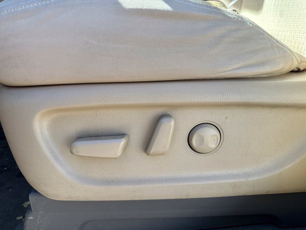 Used 2016 Kia Sedona LX w/ LX Convenience Package FWD image 17