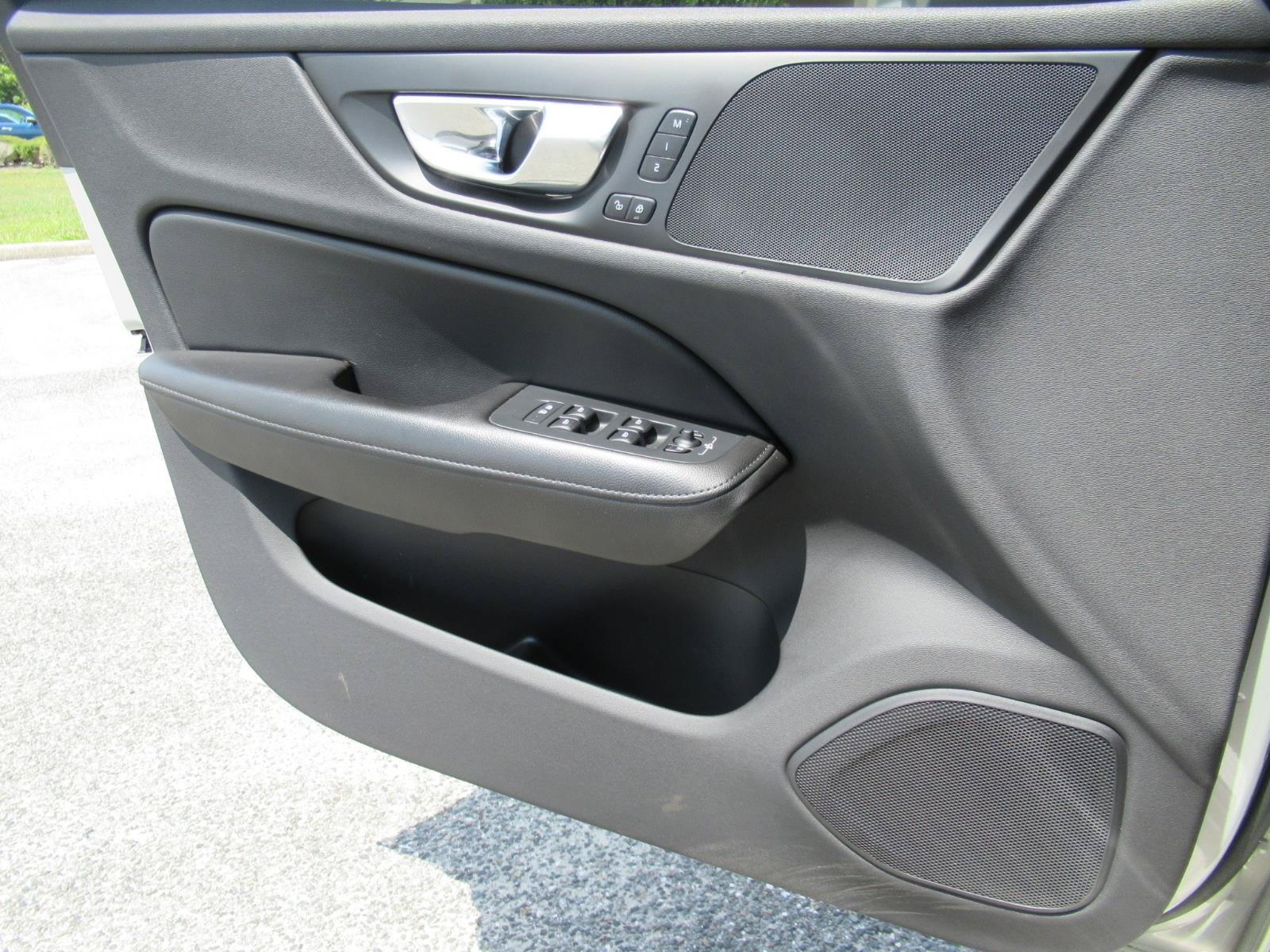 Used 2021 Volvo S60 T5 Momentum FWD image 20