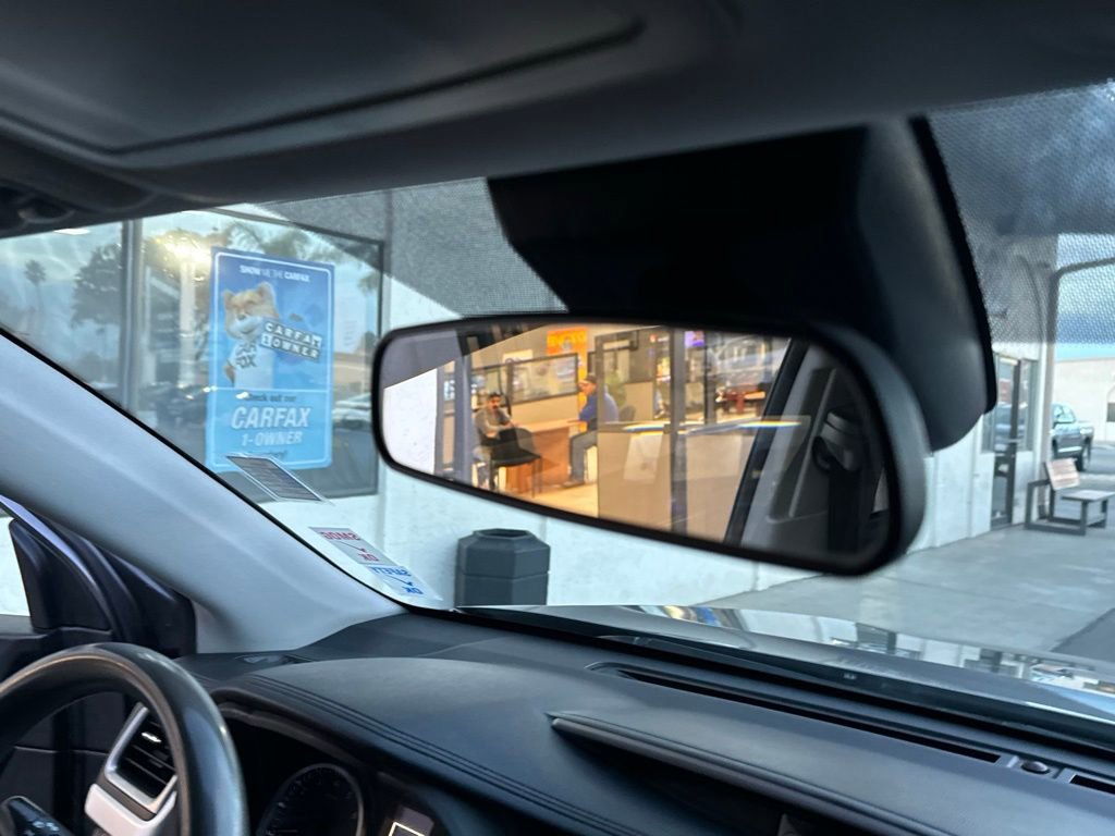 Used 2018 Toyota Highlander LE w/ Carpet Mat Package (TMS) FWD image 23