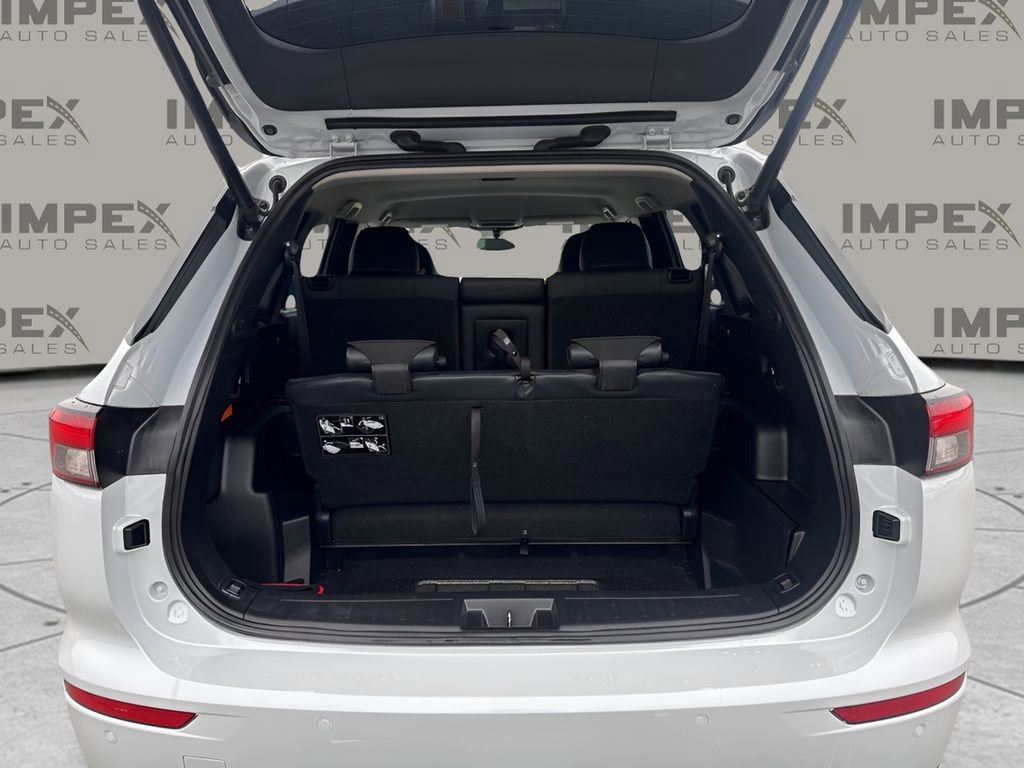 Used 2023 Mitsubishi Outlander SE image 28