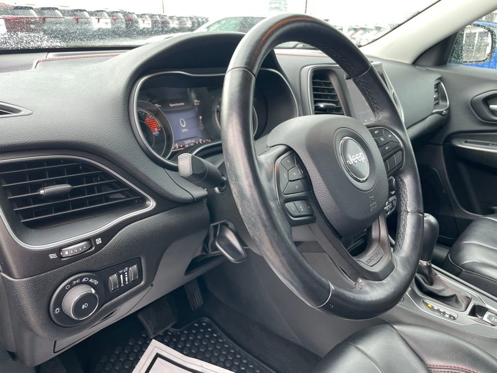 Used 2020 Jeep Cherokee Trailhawk w/ Cold Weather Group image 9