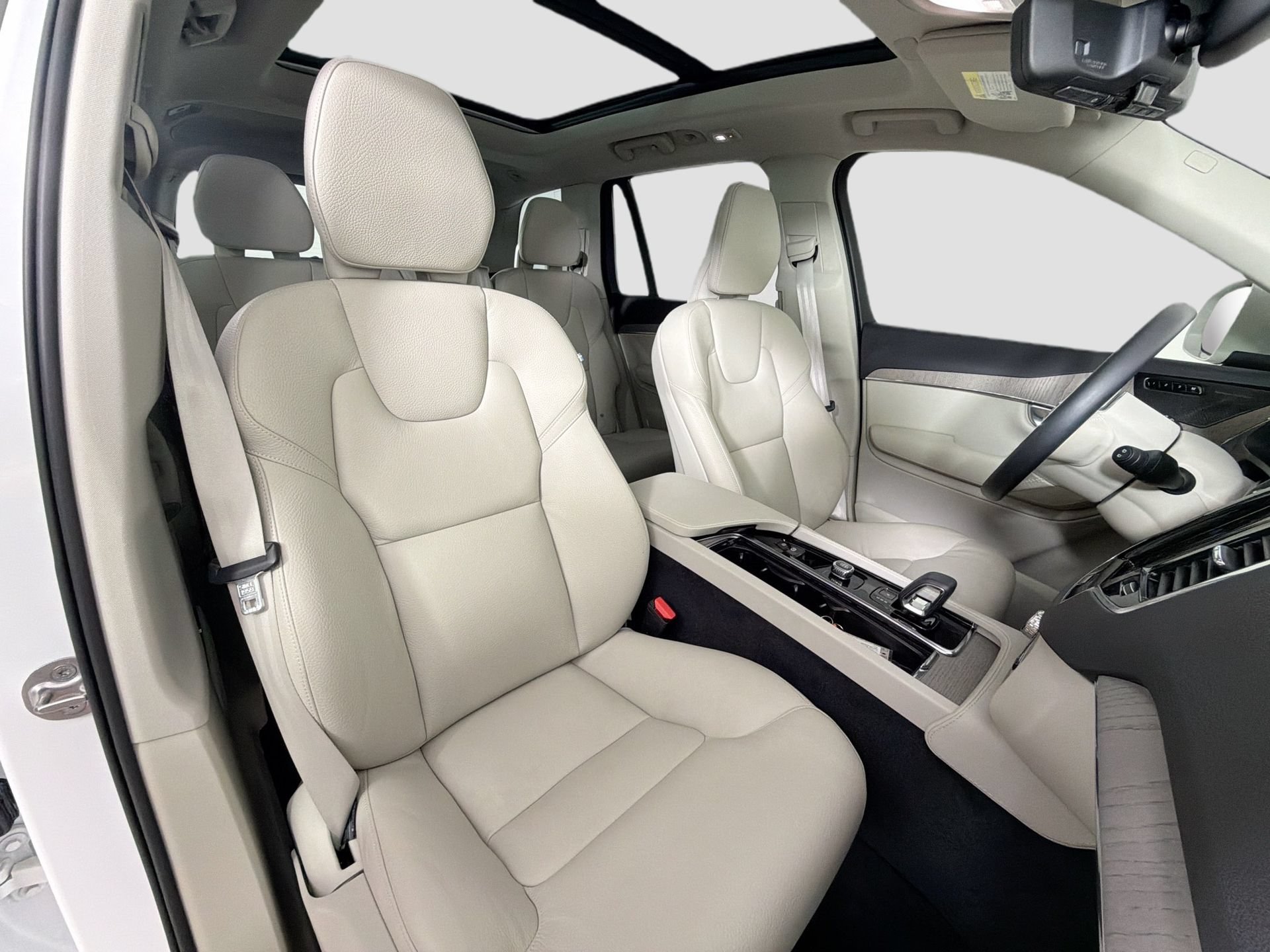 Certified 2025 Volvo XC90 T8 Plus w/ Protection Package Premier AWD/4WD image 29