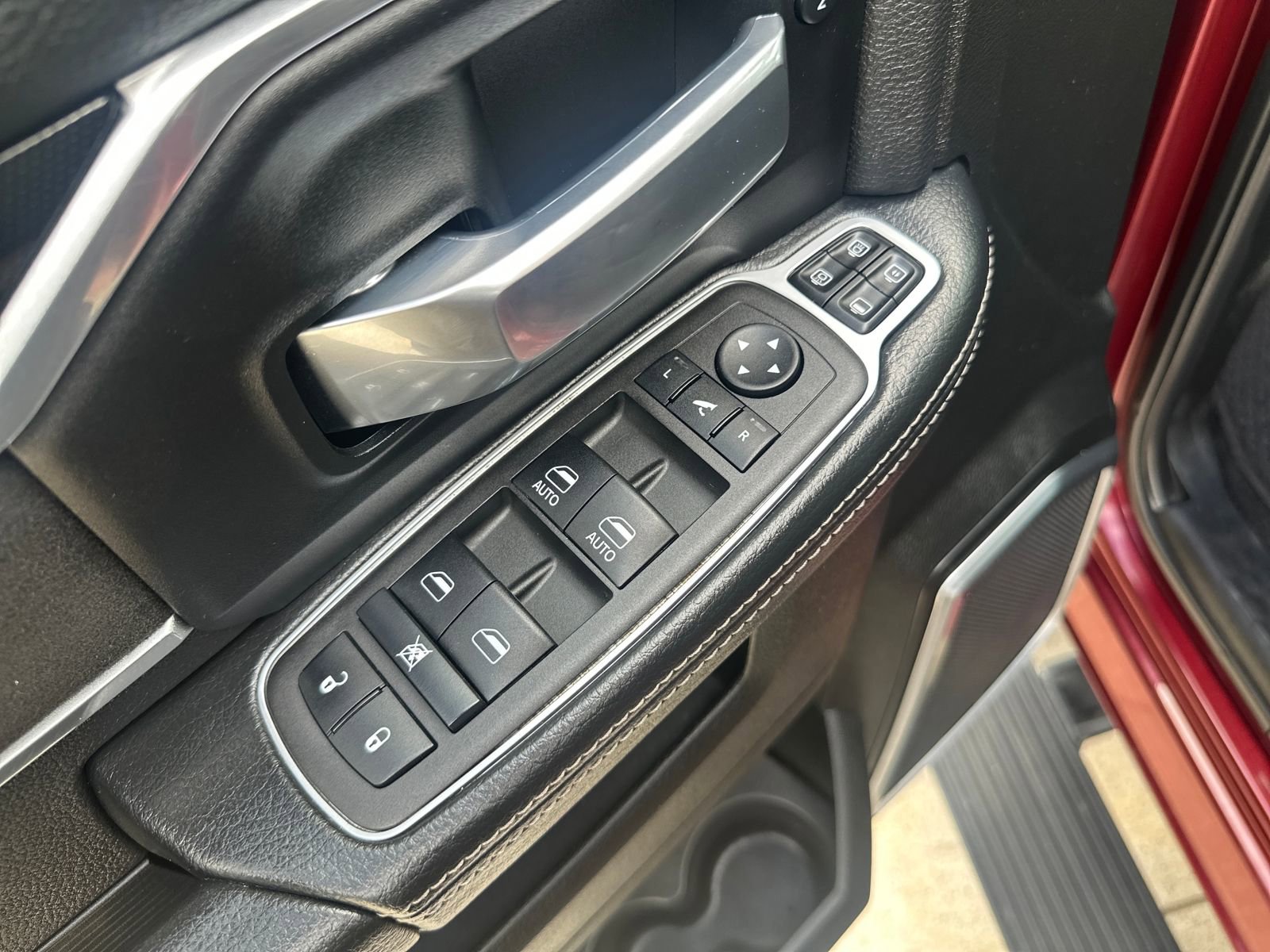 Used 2023 RAM 2500 Laramie w/ Night Edition image 12