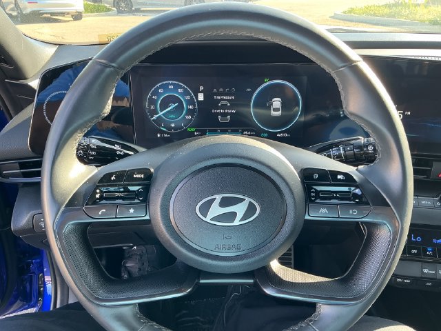 Used 2025 Hyundai Elantra SEL FWD image 15