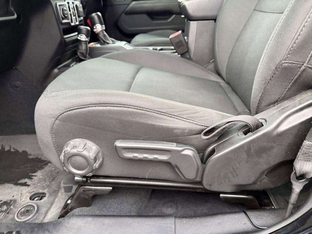 Used 2018 Jeep Wrangler Unlimited Sahara w/ Dual Top Group image 23