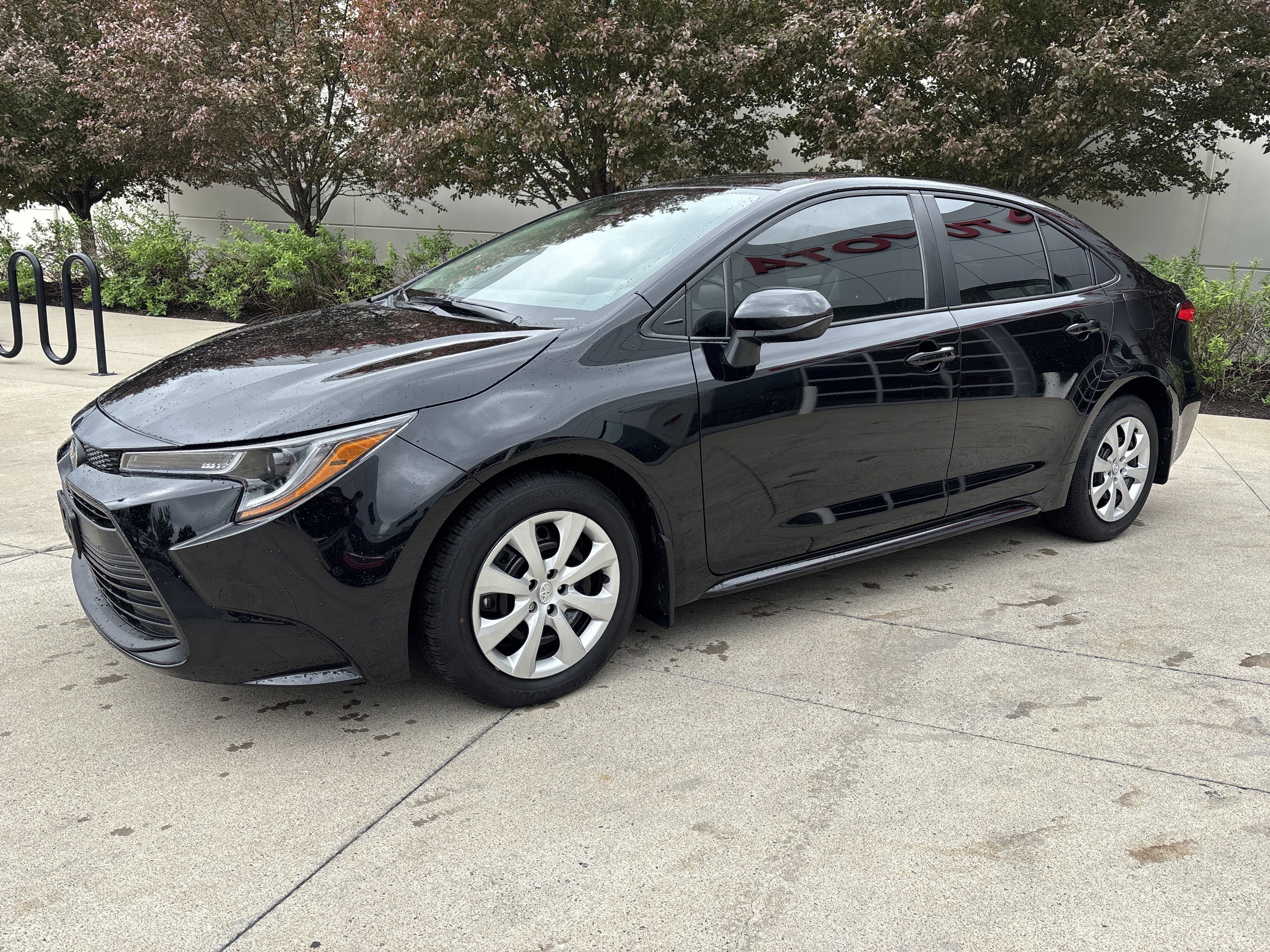 Used 2025 Toyota Corolla LE FWD image 5