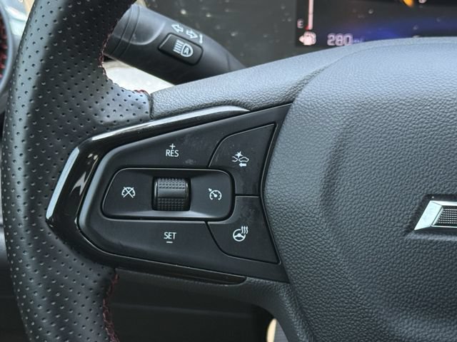 Certified 2024 Chevrolet Trax RS w/ Sunroof Package FWD image 15