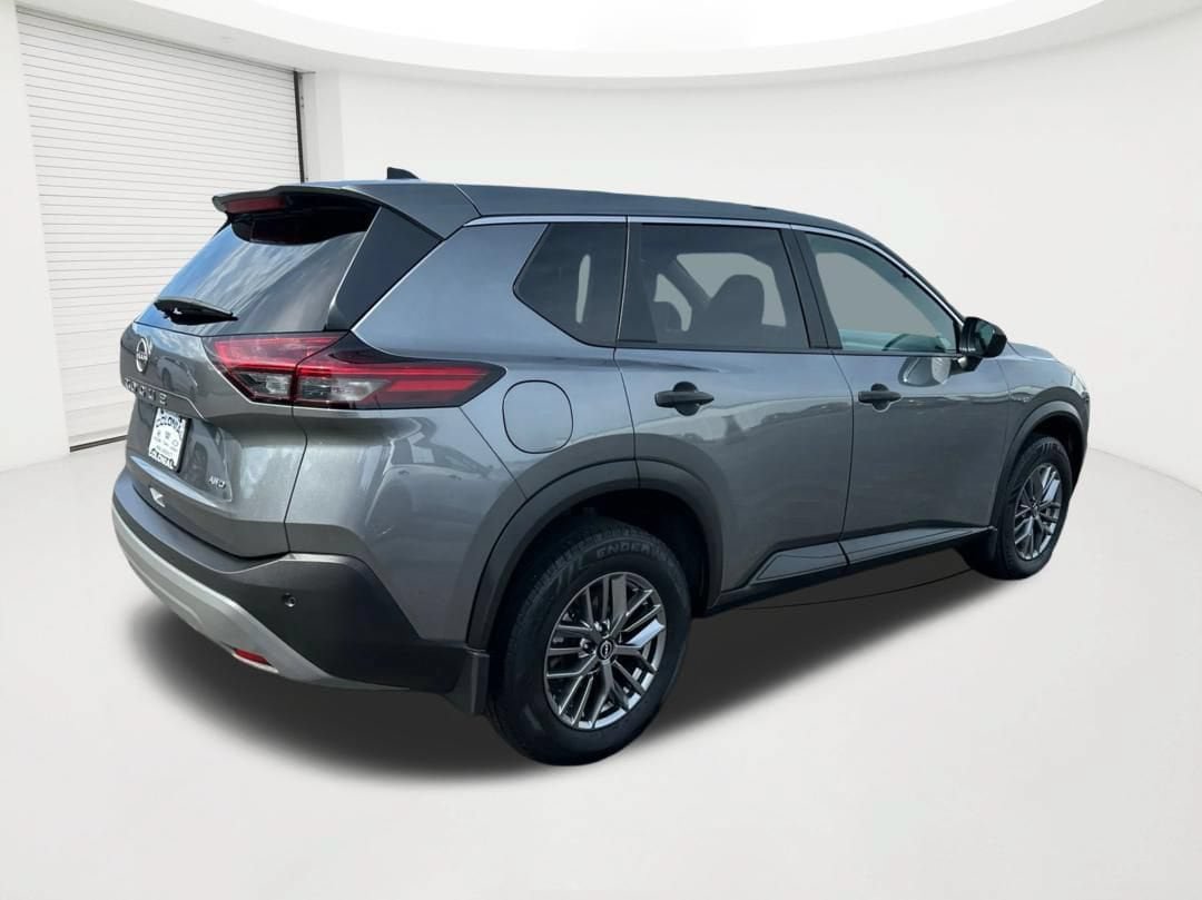 Used 2023 Nissan Rogue S AWD/4WD image 5
